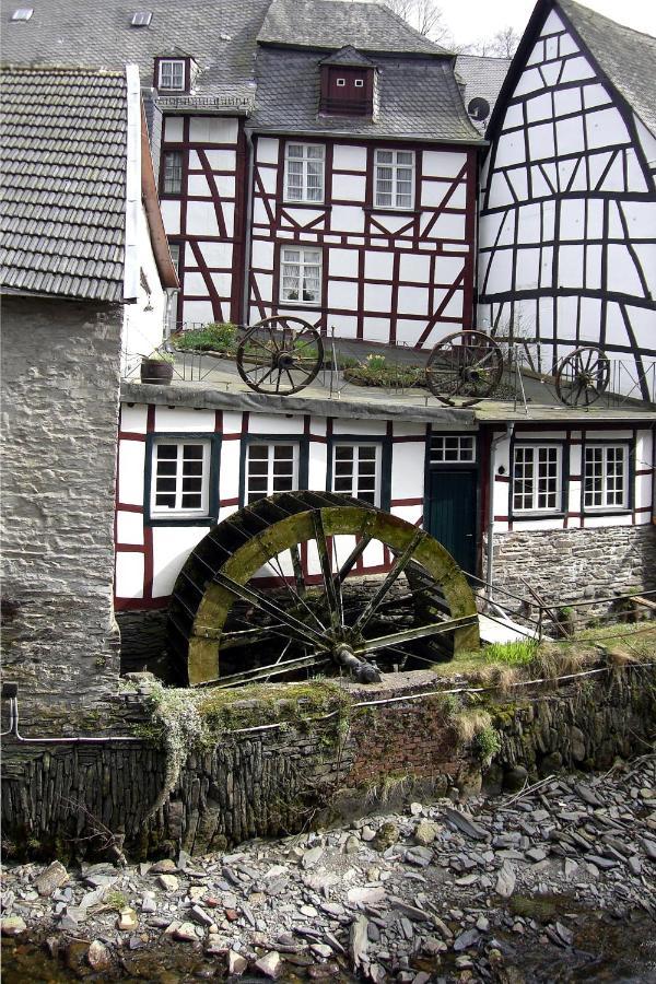 Historisches Haus Im Herzen Von Monschau Buitenkant foto